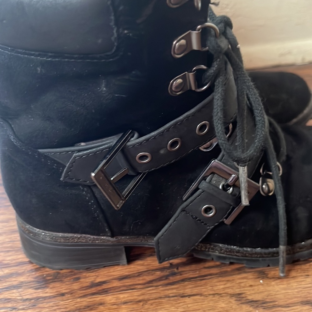 Boots - Picture 4 of 5